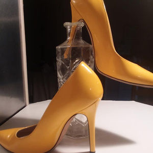 LIKE NEW! Incredible Dolce and Gabbano STILETTO
